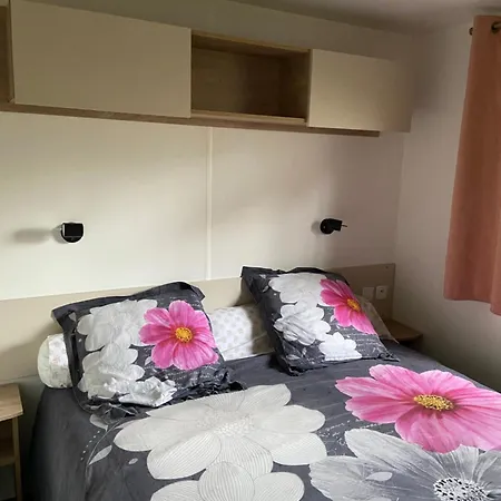 אתר קמפינג Mobil 3 Chambres, Empl K079, Les Charmettes לס מתה